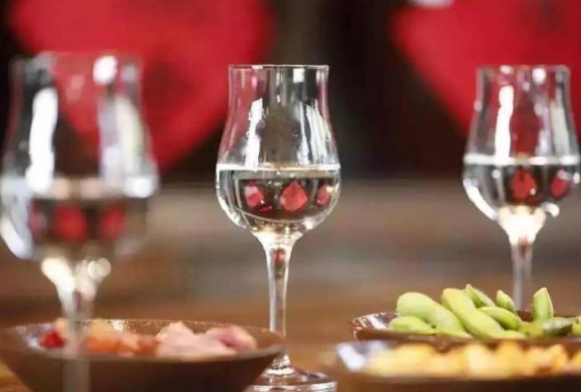 长期喝酒不怎么排尿,喝酒不排尿和排尿哪个好