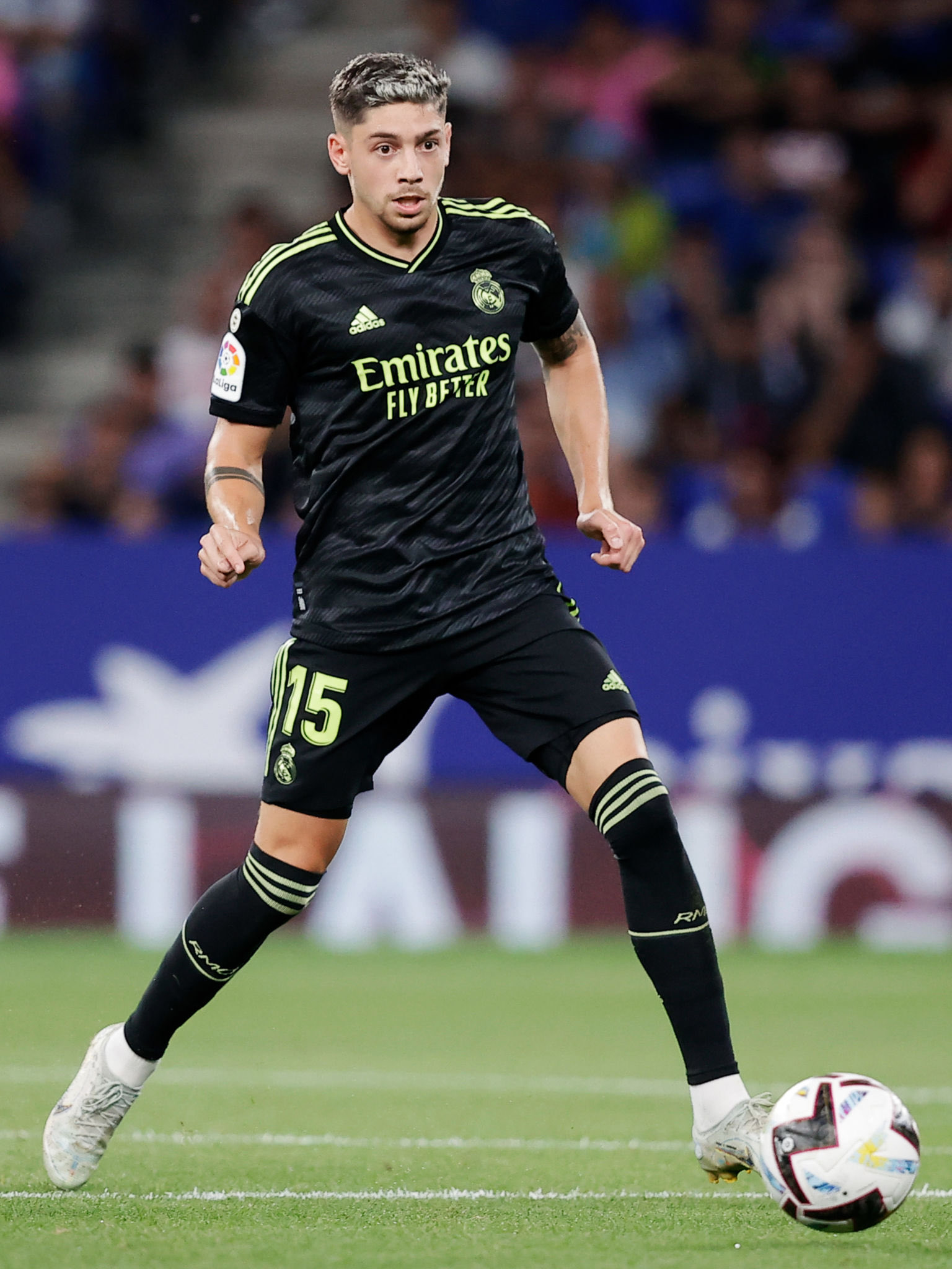 皇马五比二利物浦本泽马,本泽马补时绝杀皇马2-1埃尔切