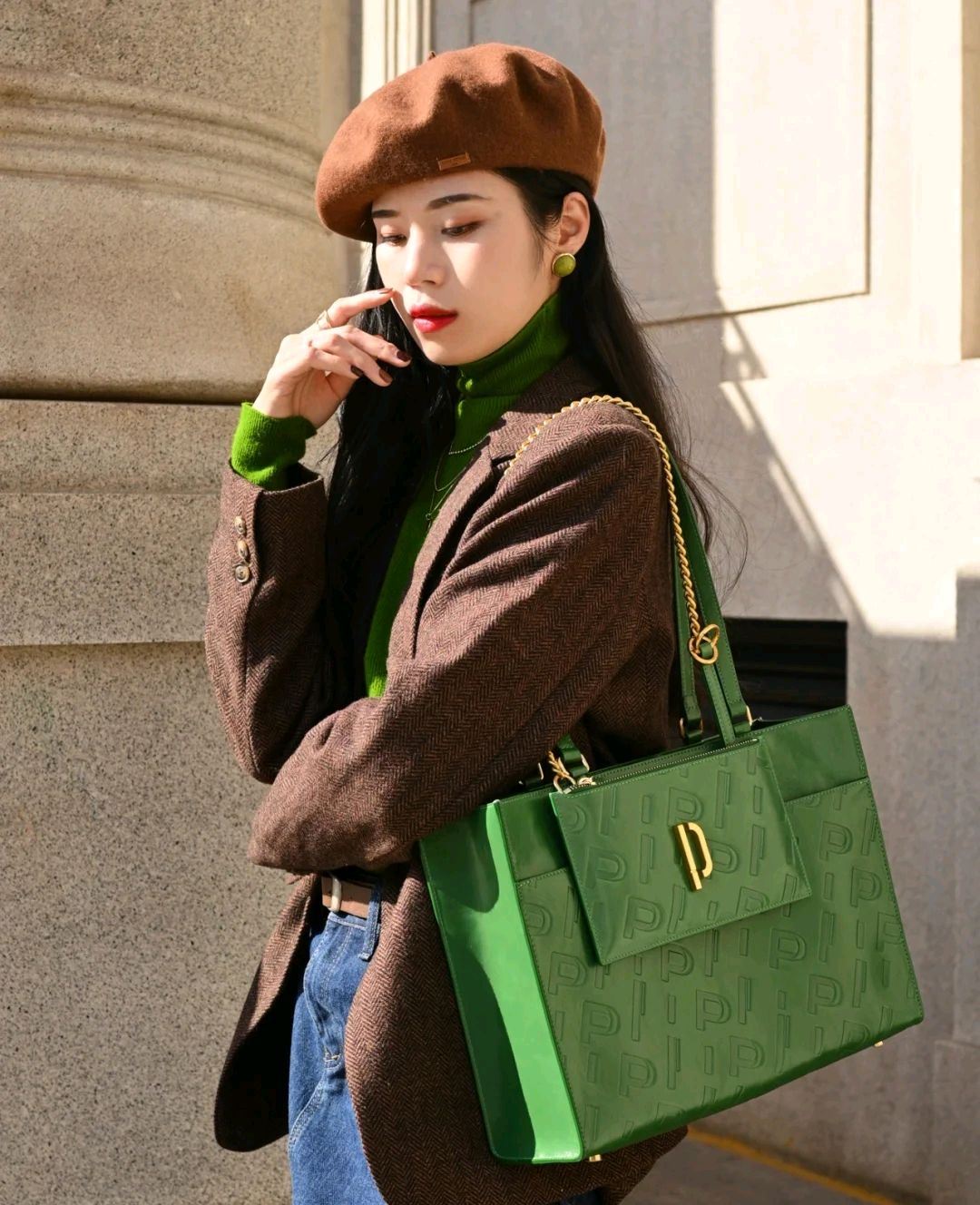 短正式小西装怎么搭配好看,小西装适合搭配什么样的内搭