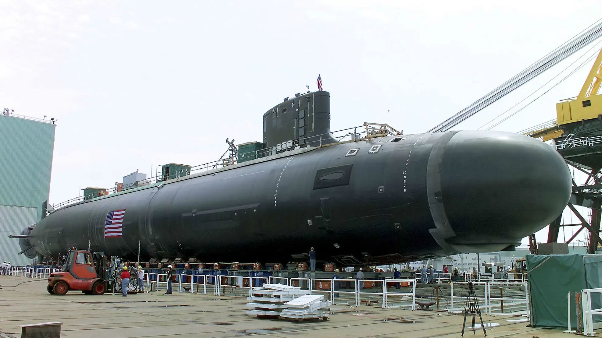 核潜艇为什么没有鲸鱼潜得深,为何鲸鱼潜水深度是核潜艇的数倍