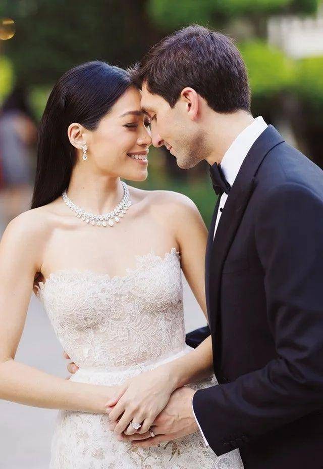 72岁王薇薇晒近照,王薇薇年轻写真照