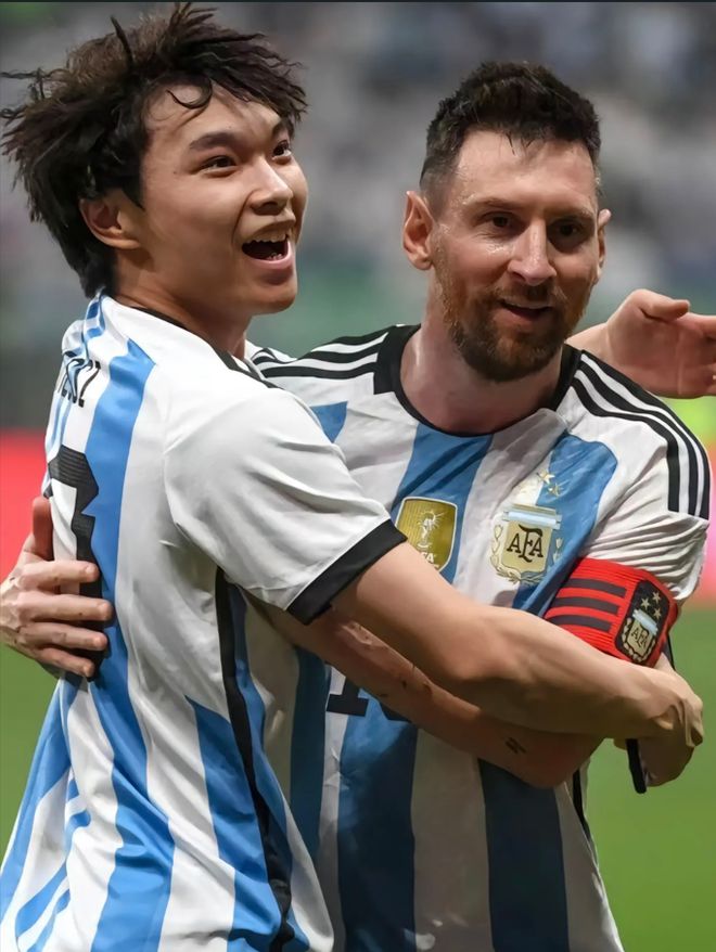 球迷冲进球场拥抱梅西最好的安排,球迷冲进球场拥抱梅西在哪里比赛