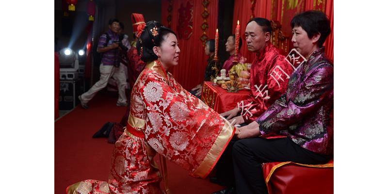 分家时大伯把烂滩地全给我爸，如今这里建高速，大伯肠子都悔青了