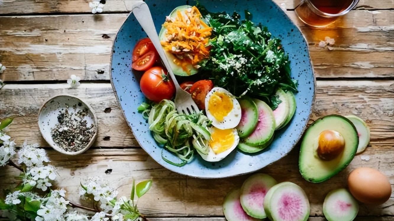 睡觉时手机放在枕头边辐射会致癌,晚上手机放枕边长时间辐射会致癌