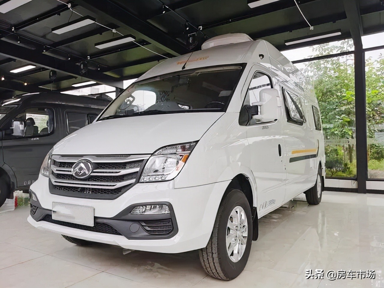 无中门大通房车v80短轴中顶,大通v80无中门小房车