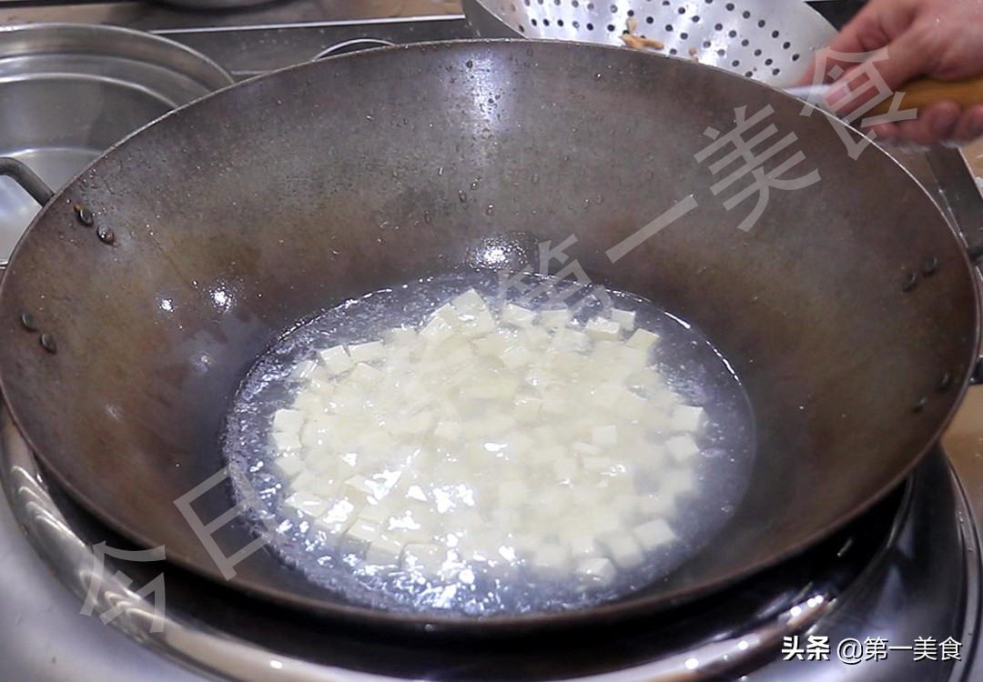 豆腐的传统做法石磨豆腐,腊月二十五做豆腐图片