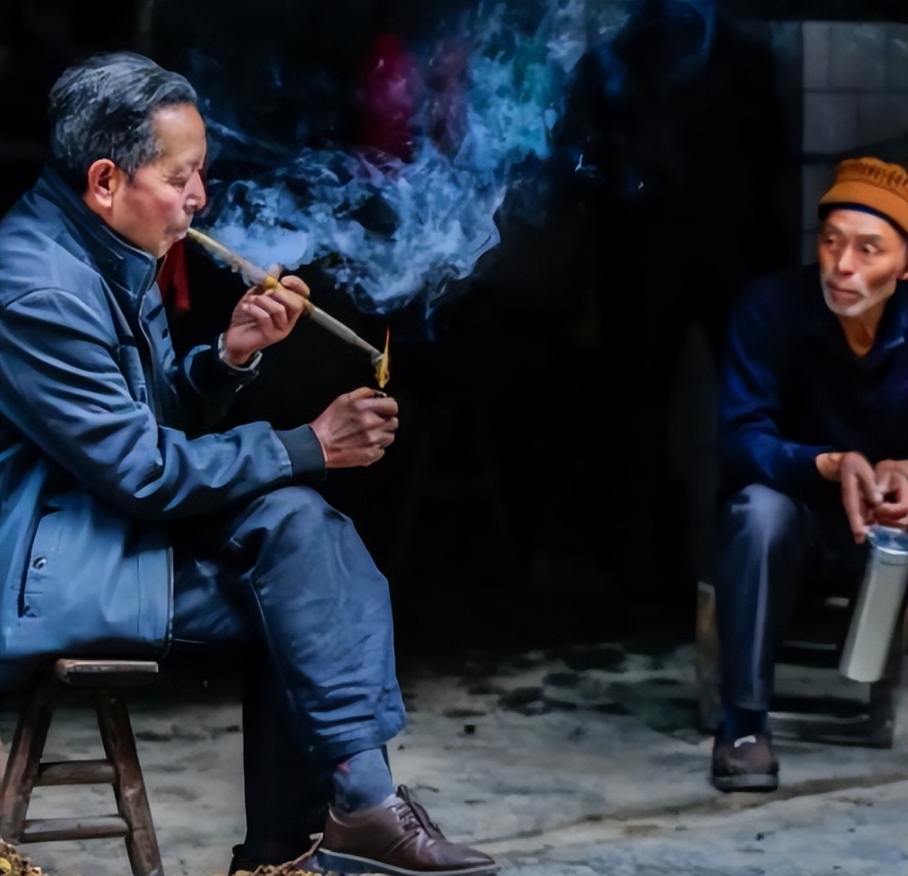 夏天蛇进屋怎么处理,夏天蛇到房间里怎么赶出来