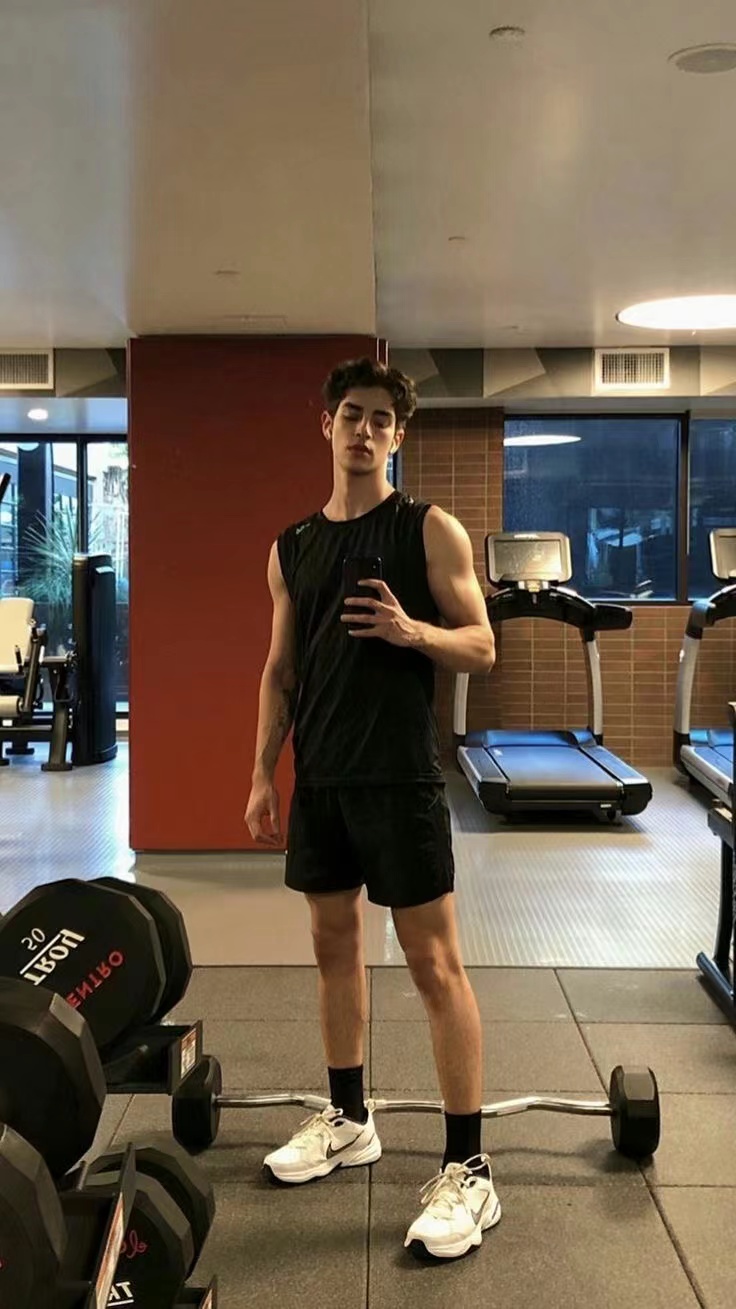 男士夏日显白短衣短裤穿搭,男士夏季短裤穿搭休闲质感高级