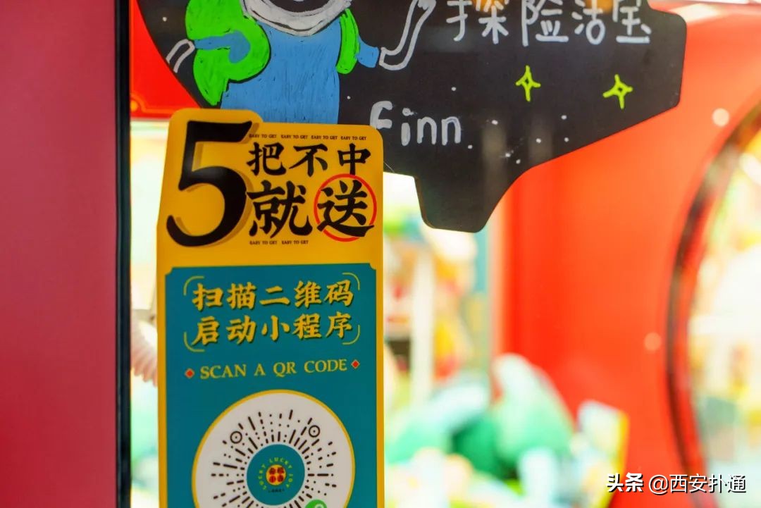 最近很火的夹娃娃机,夹娃娃机超大手办