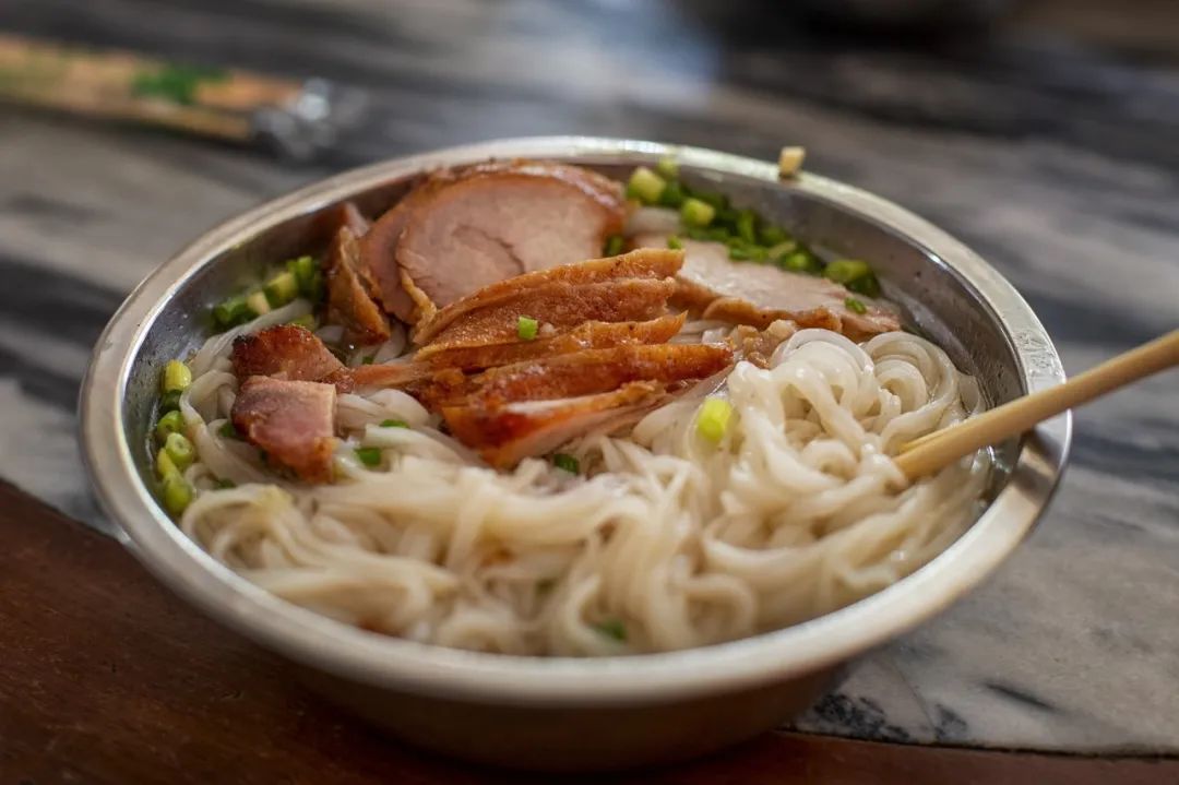 这座海滨小城可真美丽,小众旅行海边小城市