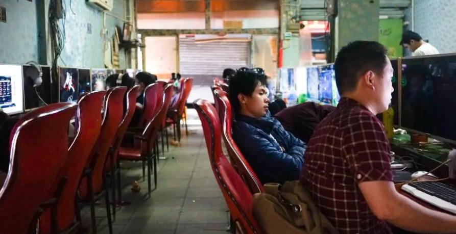 这就是那些辍学在深圳打工的年轻人：干一天耍三天，人不人鬼不鬼