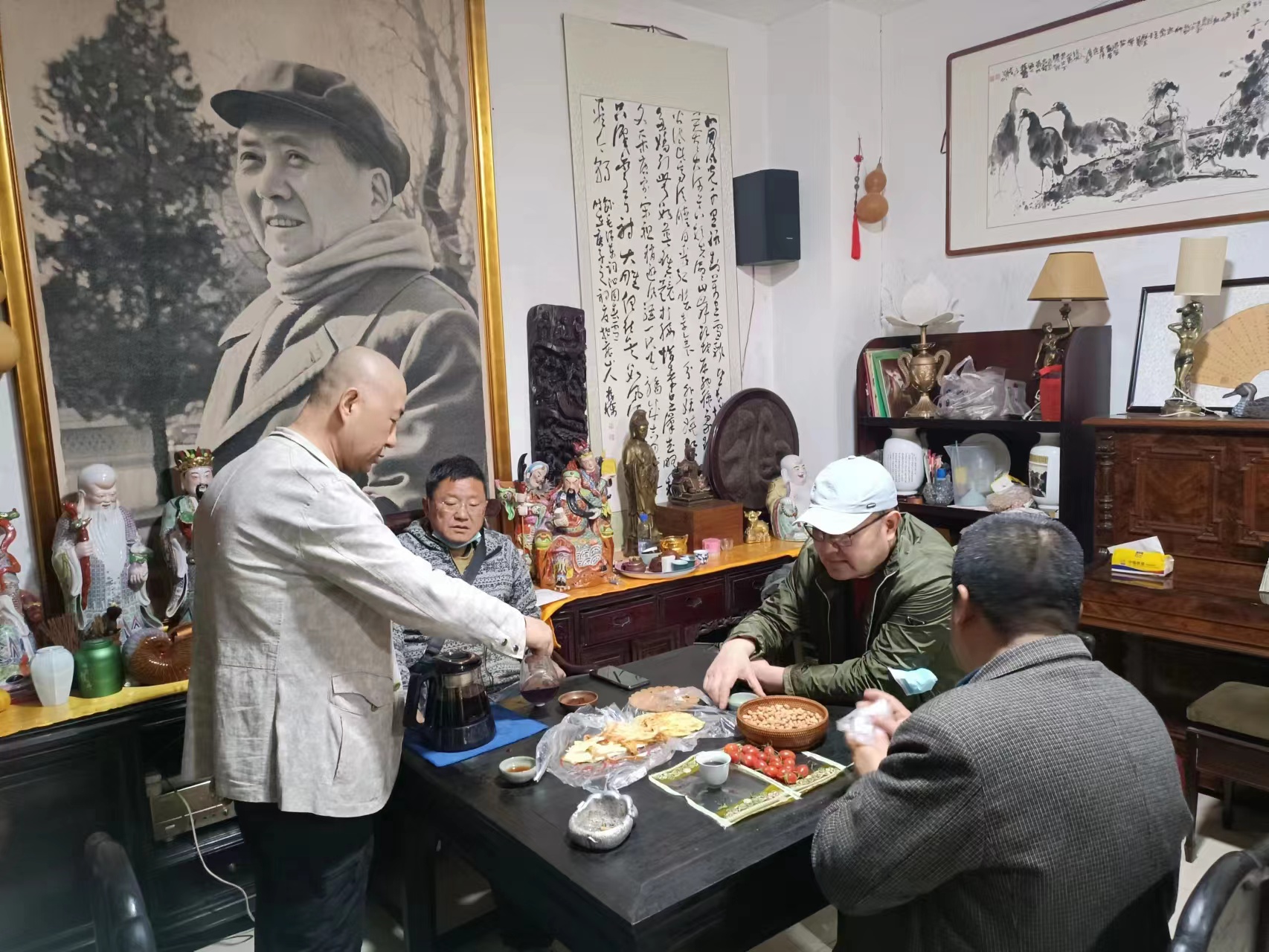 大连瓦房店：六旬艺师单江波收藏老烟盒万余件