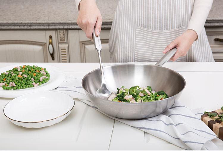 为什么现在用不锈钢炒锅多,不锈钢锅和铁锅炒菜哪个好