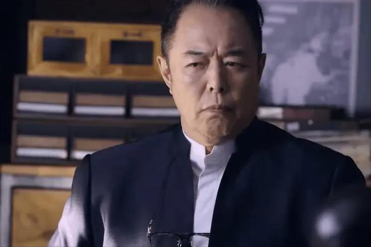 国内赚钱国外花、玩弄感情只生娃...这4位老狐狸的尾巴藏不住了？