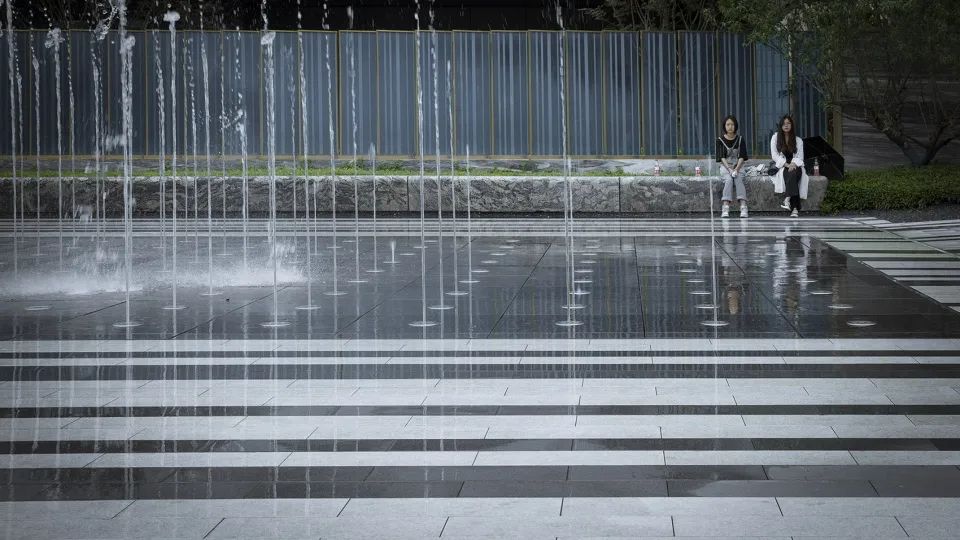 自然跌水景观,水幕瀑布跌水景观效果图