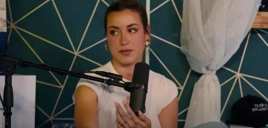 震惊！外国网红做手术切除膝盖软骨后，竟煮熟与男友一同食用