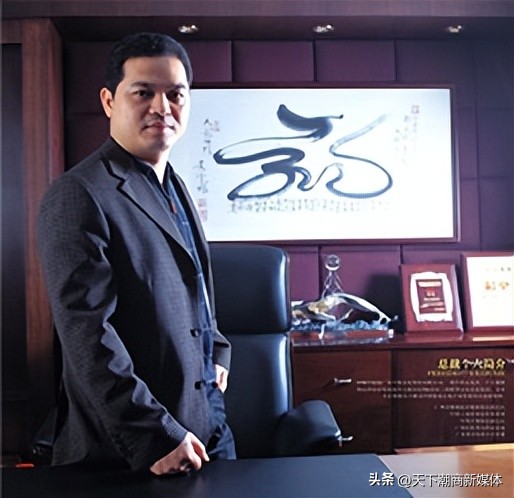 祖籍潮南，是《笑傲江湖》《康熙王朝》等热播剧背后的音像发行商