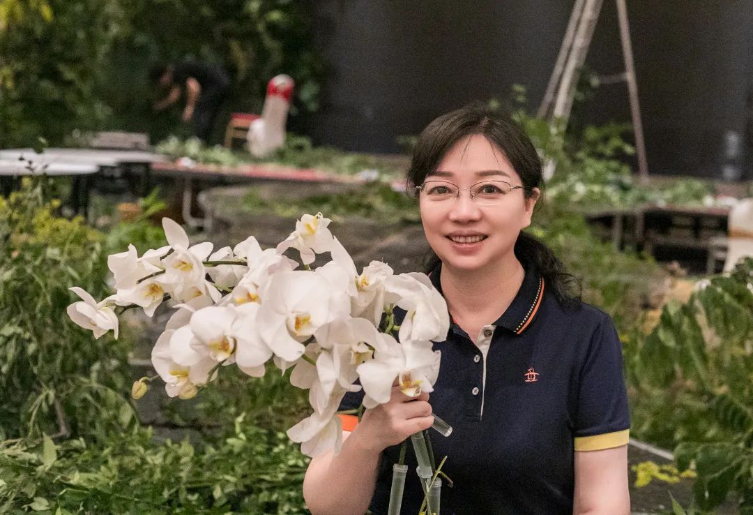 花与茶联合经营——这家500平方米的大花店，做出了一年超千万元营业额