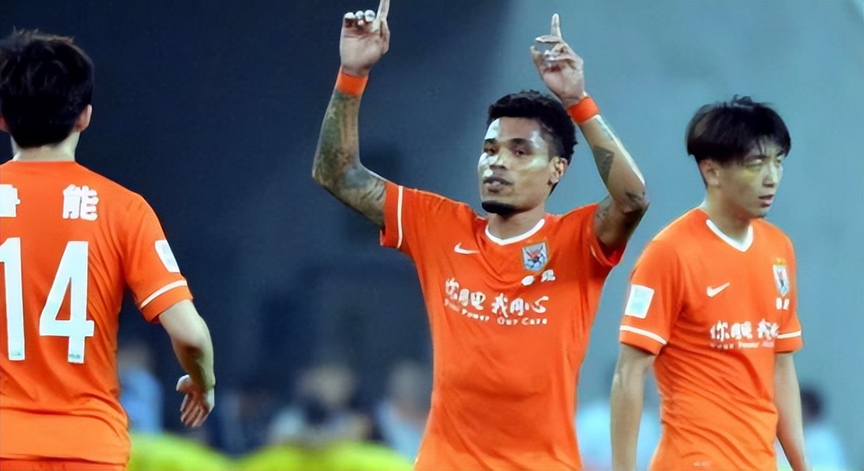 金敬道攻破上港球门,上港挖国脚后卫