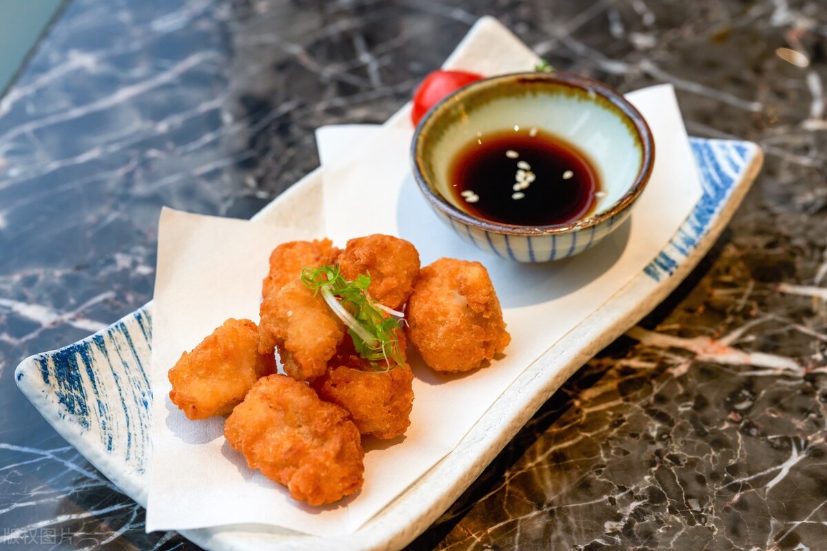 调糊油炸如何酥脆不腻,如何保持油锅炸的食品酥