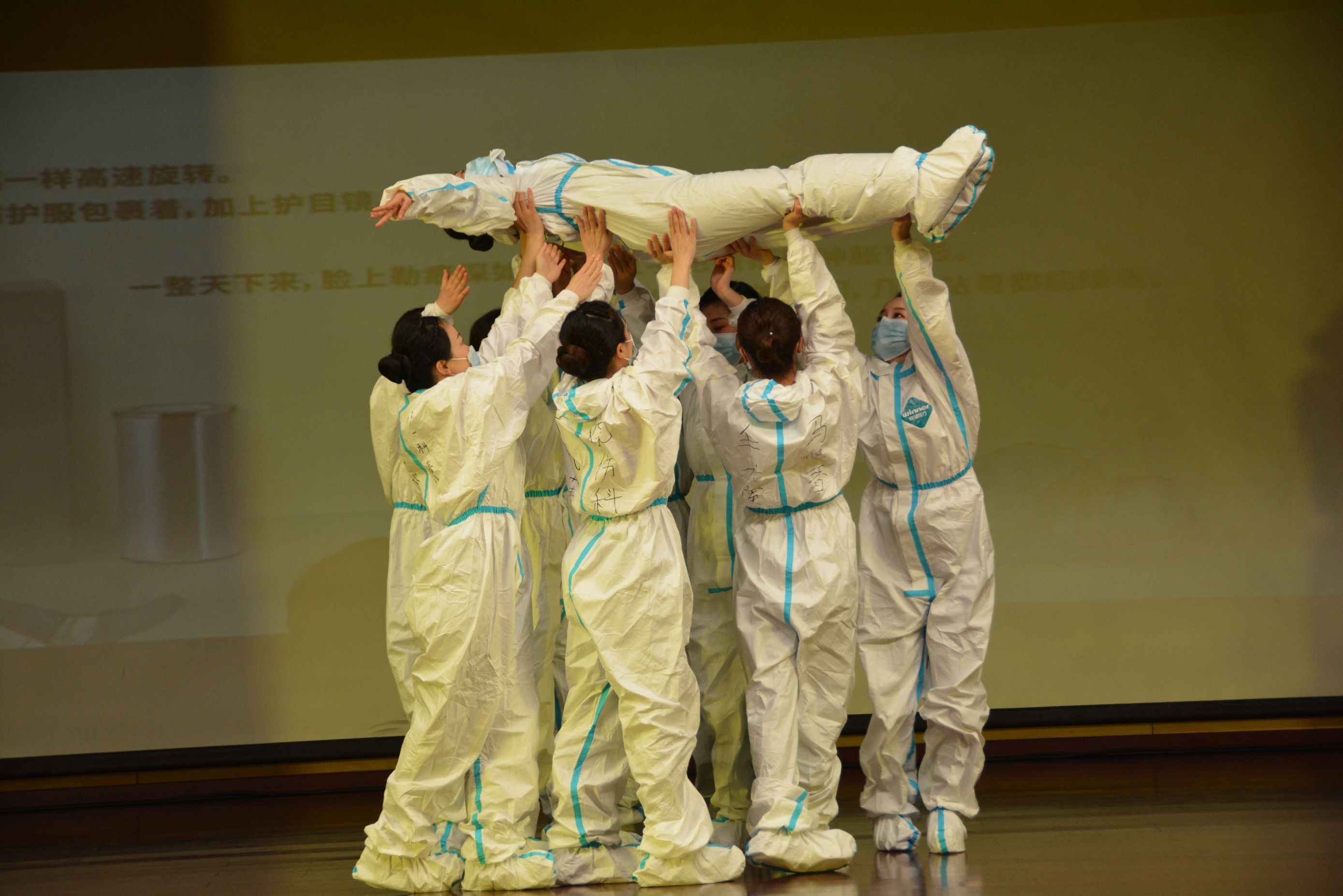 广东省*警武**总队医院举行“5.12”国际护士节表彰大会暨文艺汇演