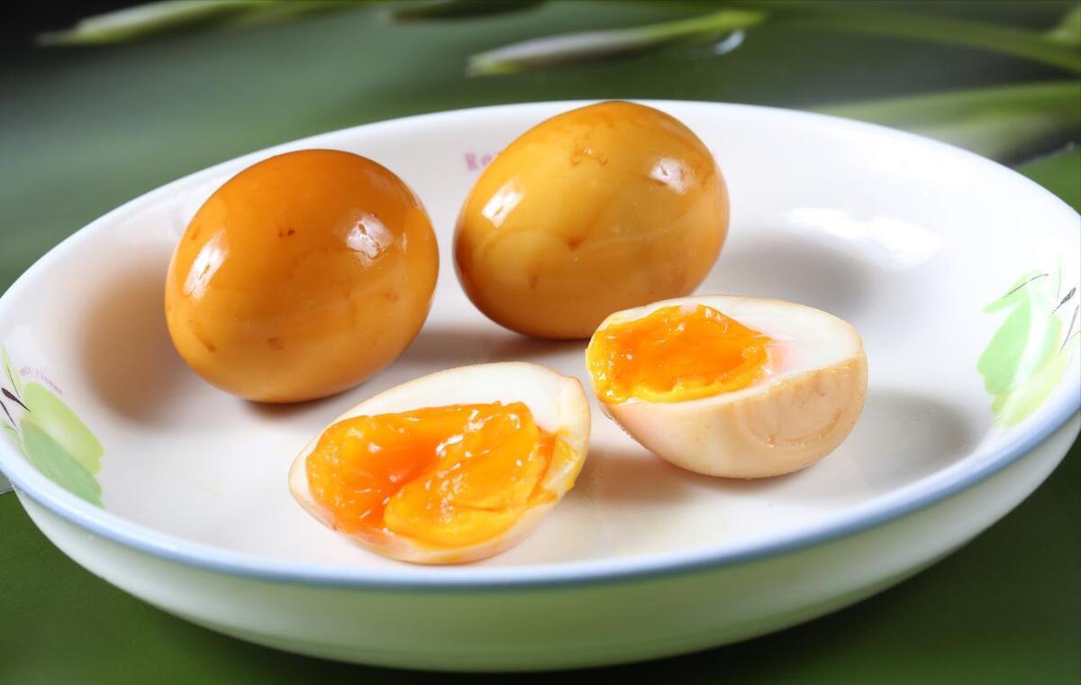 一天只吃水煮蛋会发生什么变化,睡前吃一个水煮蛋有害还是有益