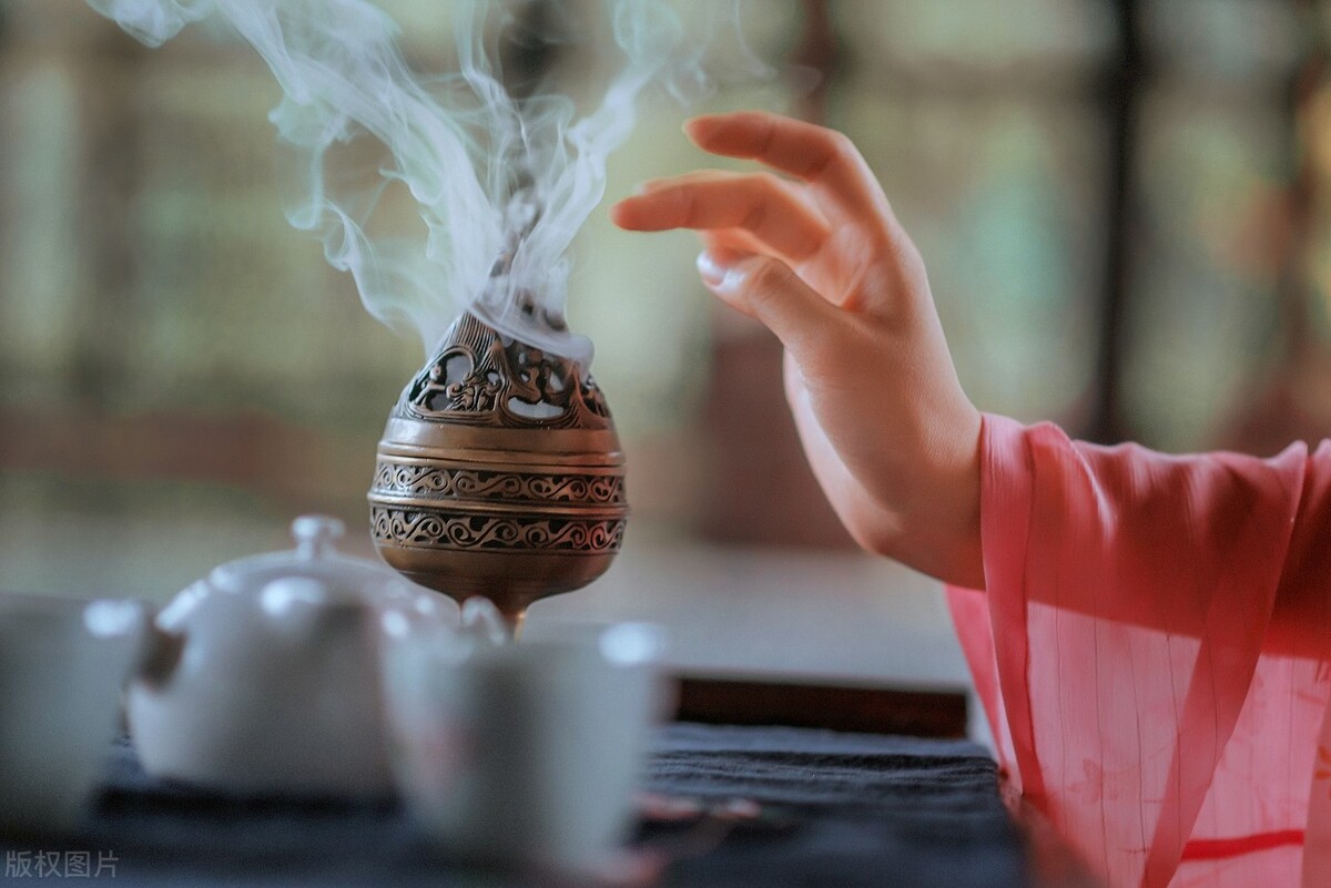 故事：她才貌双全被新科状元求娶，可成婚没几日，却收到一纸休书