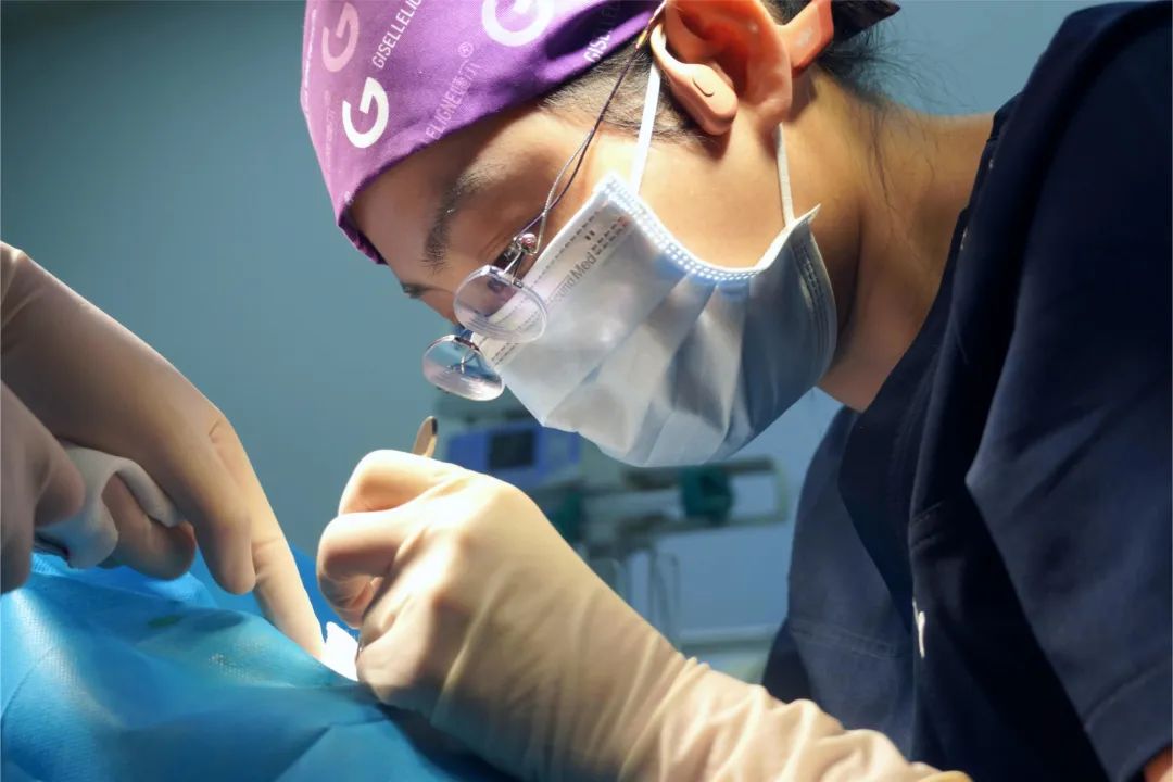 19岁女孩患罕见皮肤病,女子患怪病脸上长着纤维巨瘤