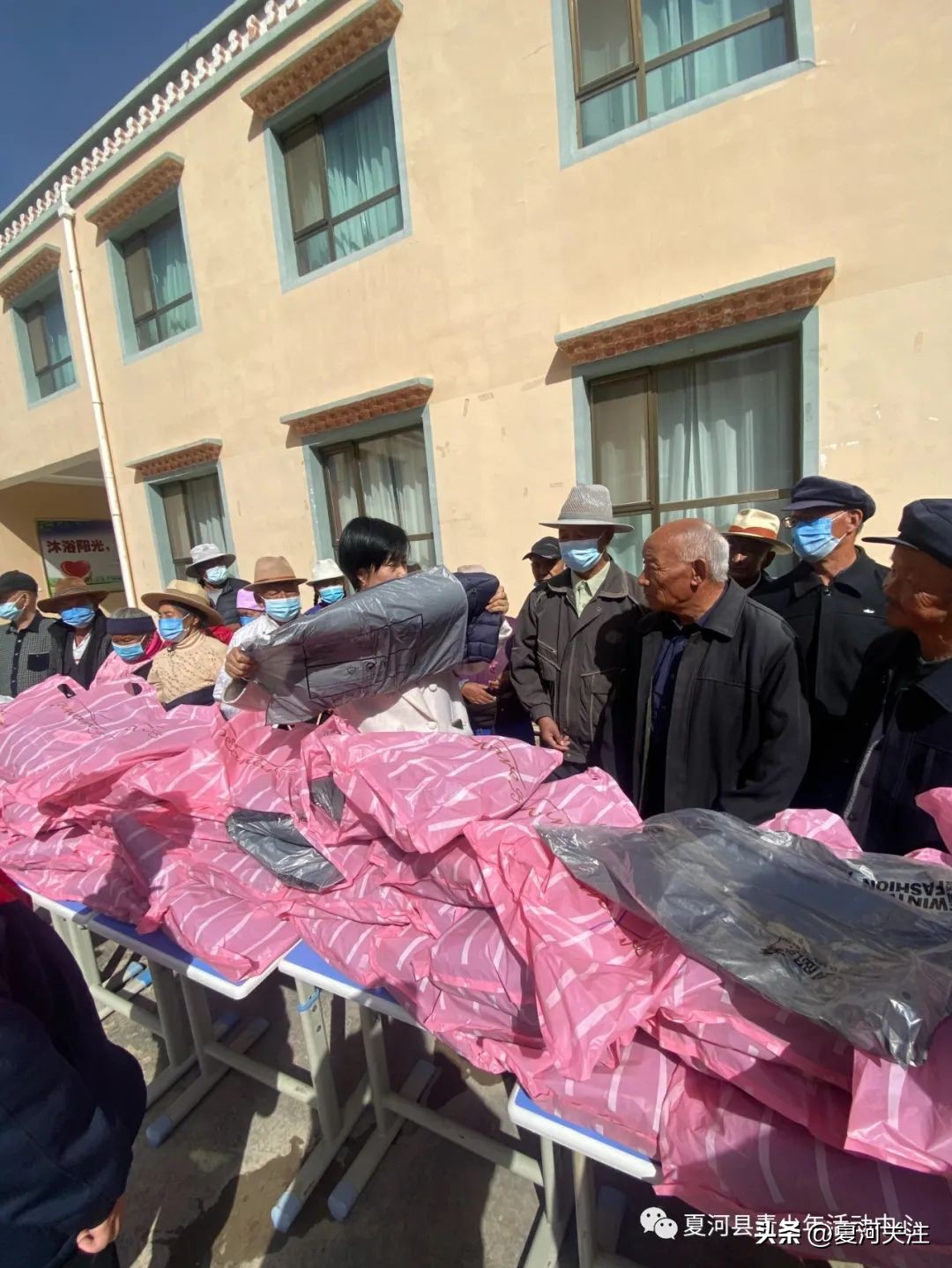 倡孝扬善敬老爱老志愿服务项目,助残爱心义卖传递爱与感恩