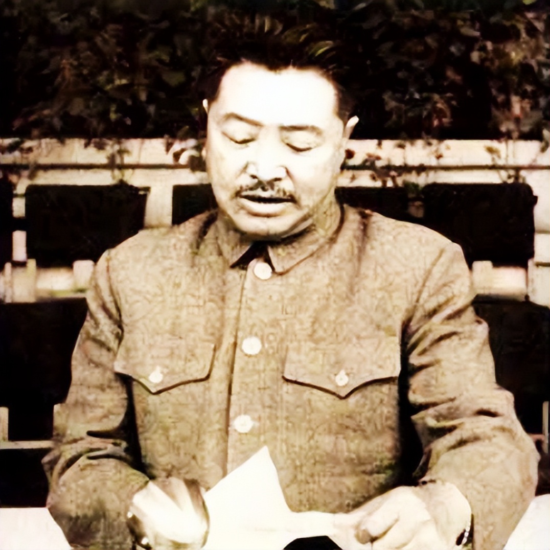 1964年国足遭遇惨败，贺龙直接下令解散，全送到部队接受军事训练