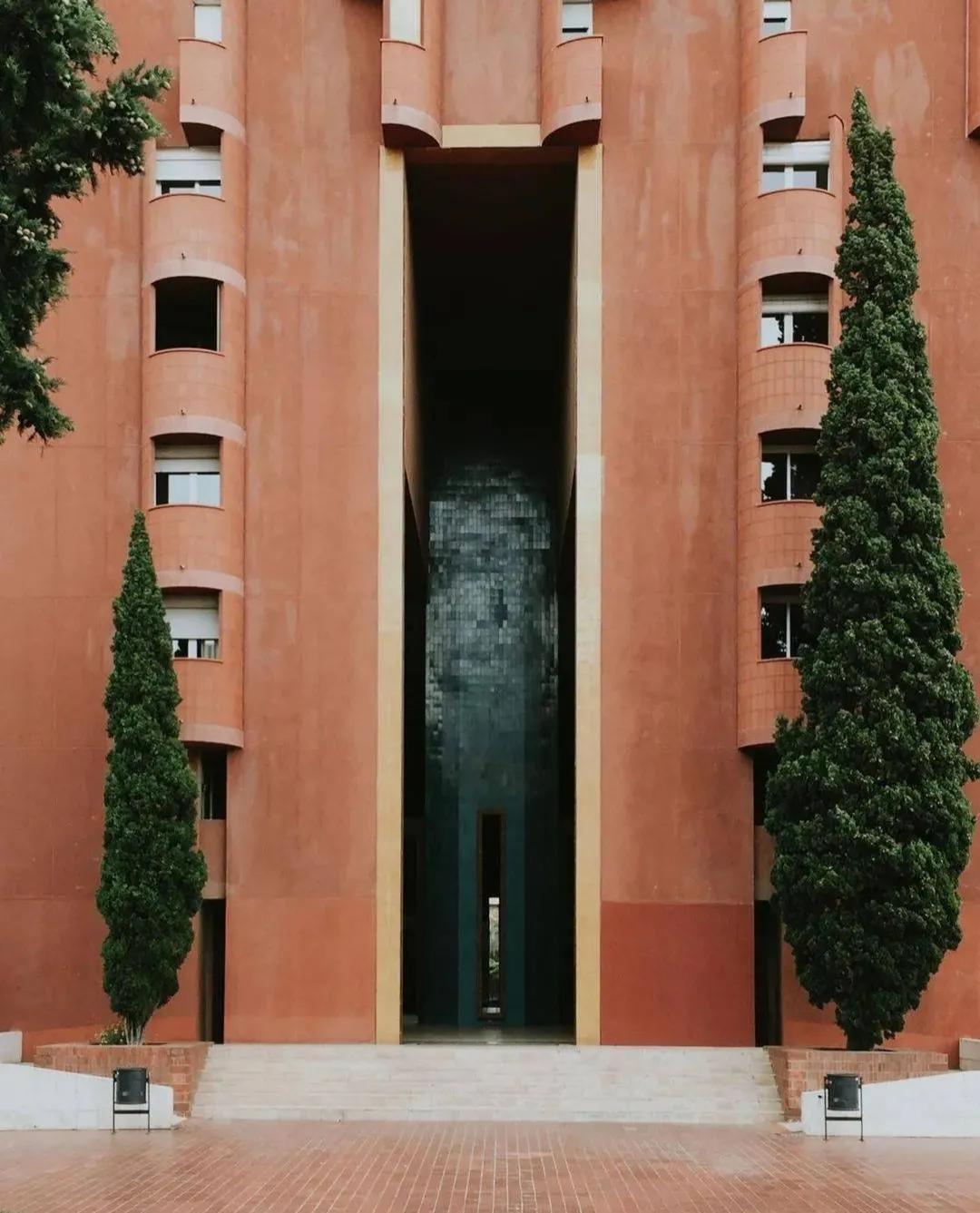 西班牙鬼才建筑师的梦幻世界,西班牙鬼才