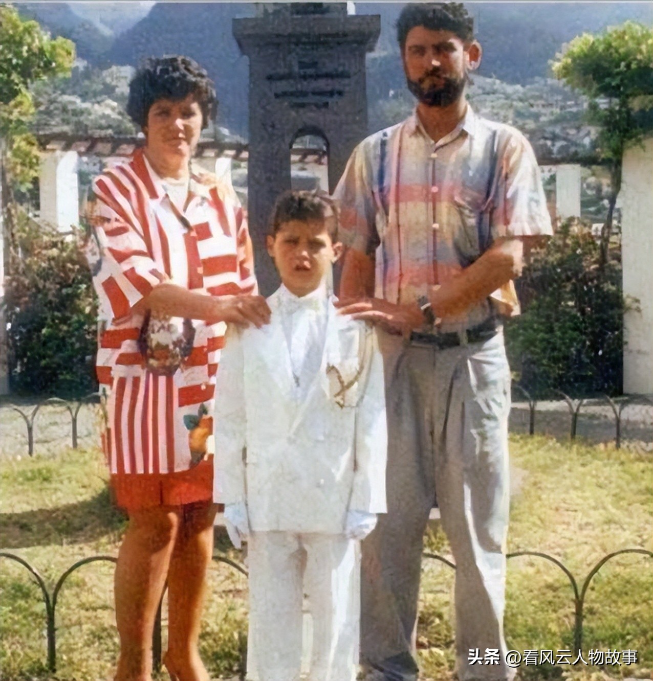 C罗14年奋斗看巨星生活有多爽：粉丝4.8亿资产超40亿女友个个火辣