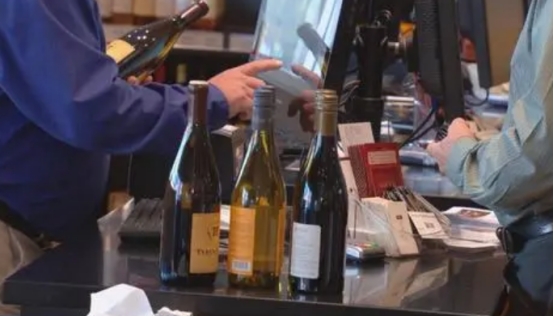 你以为国内大量的外国游客，都是来旅游的？实际目的则是来寻酒