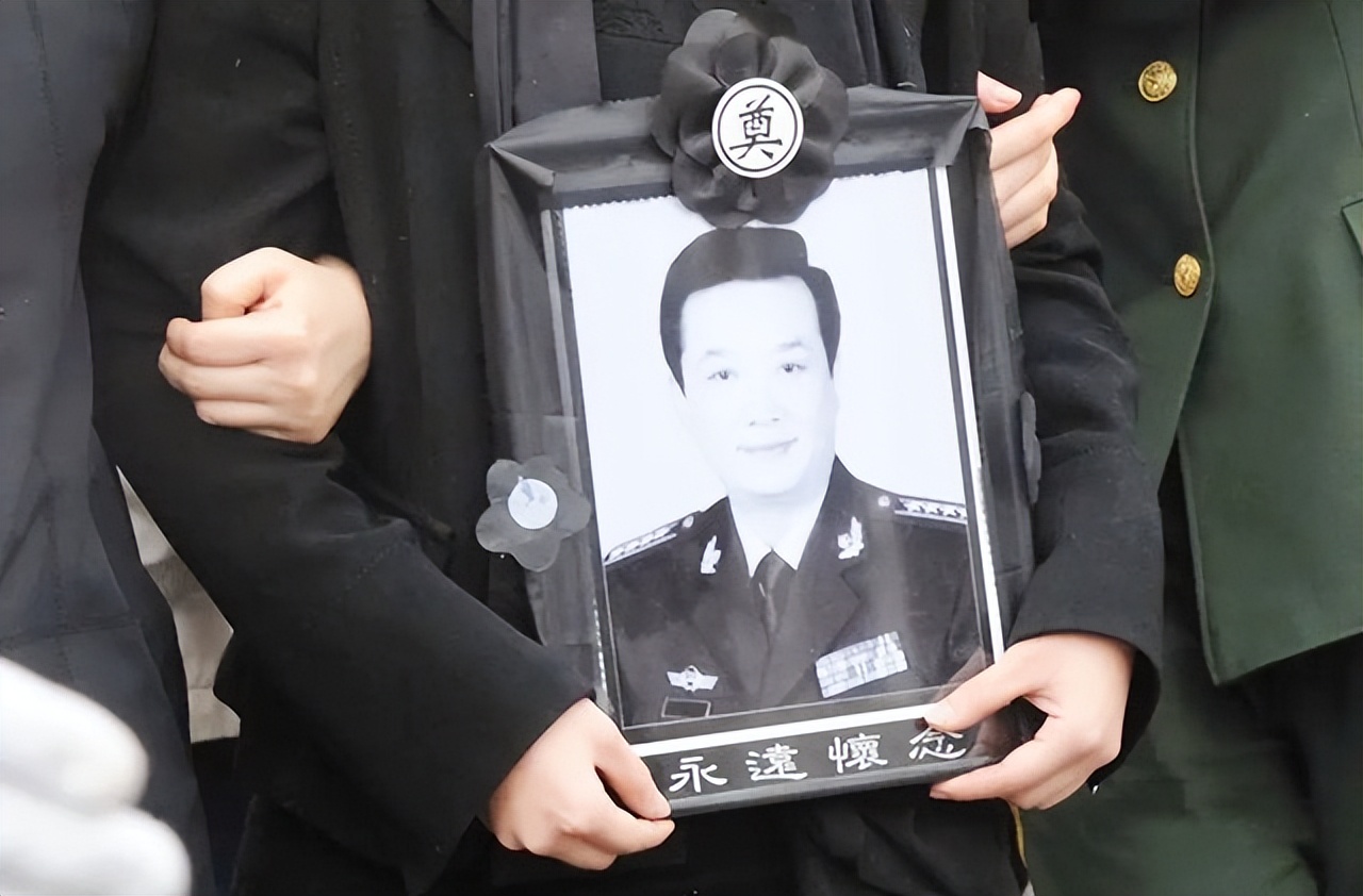 王平去世追悼会视频,王平去世李伯祥