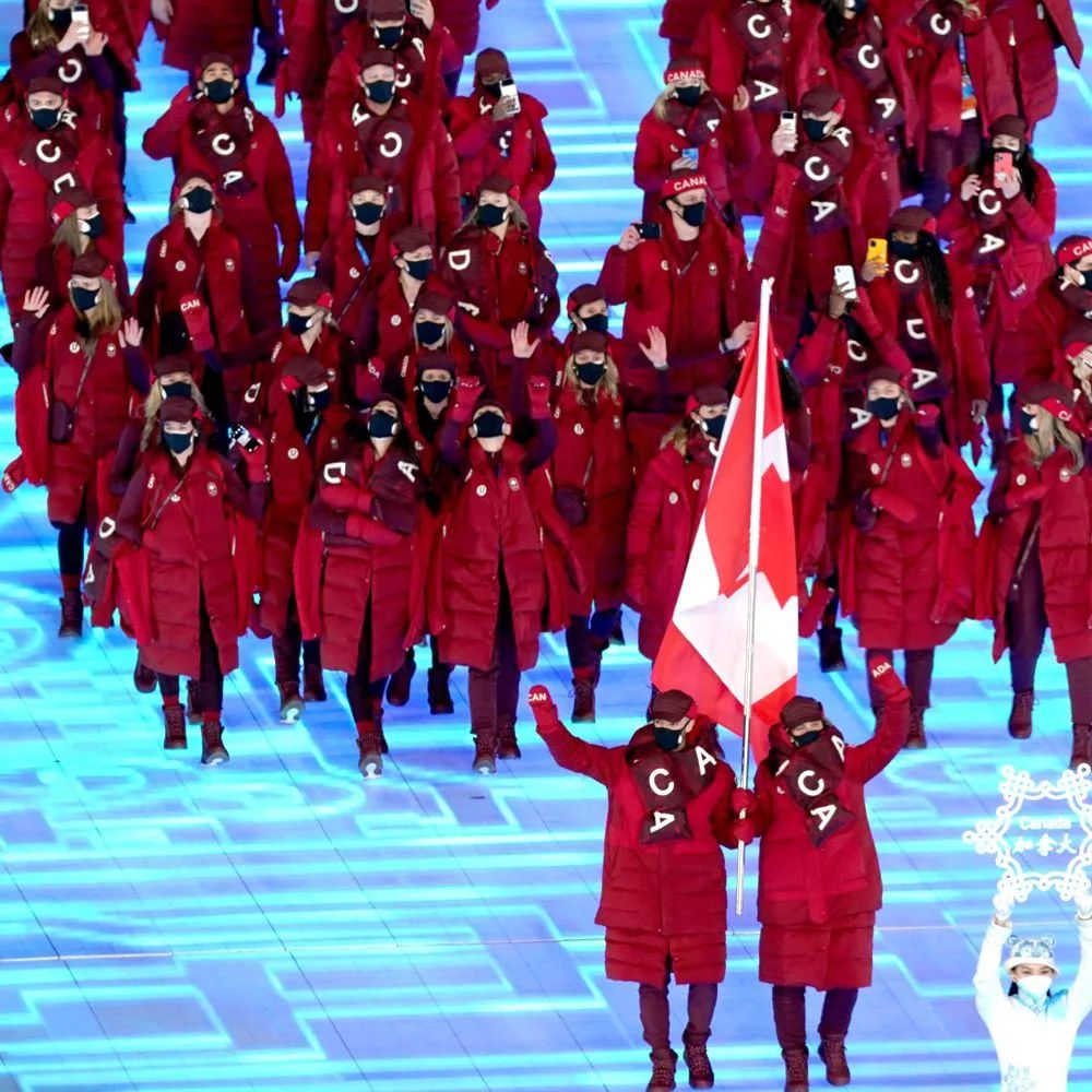 最像滑雪服的冲锋衣,冲锋衣和滑雪服外观