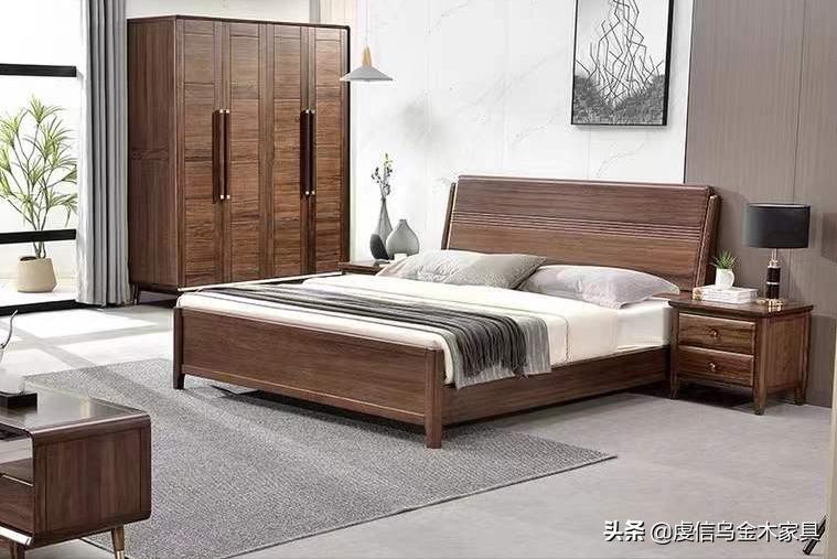 杨先生2万余元买实木家具，在密闭空间放了两天，打开门气味刺鼻