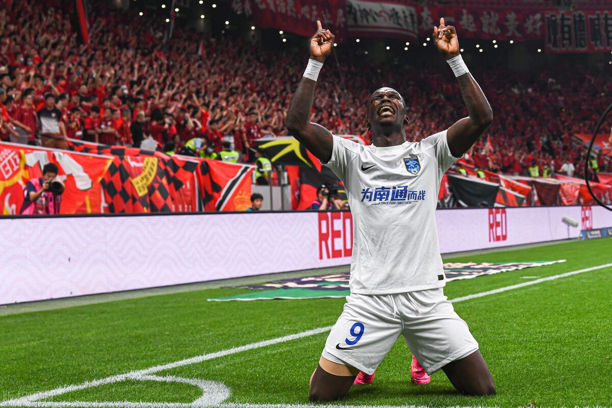 奥斯卡点球双响,南通支云vs上海海港两个点球