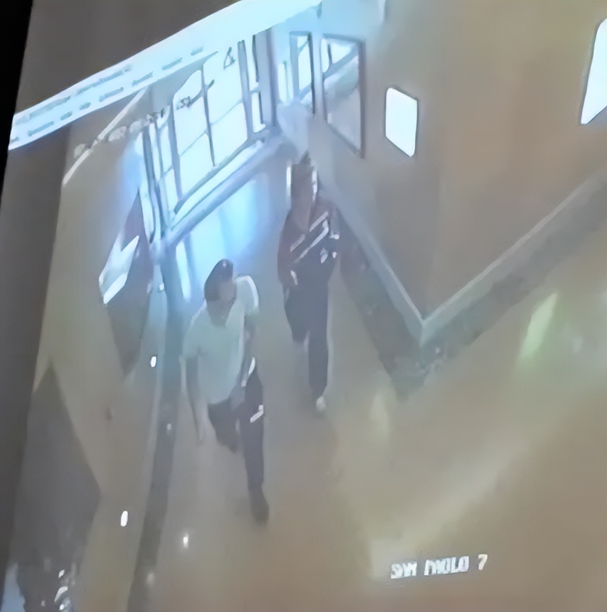 英国19岁女模特被绑架,英国超模被绑架事件