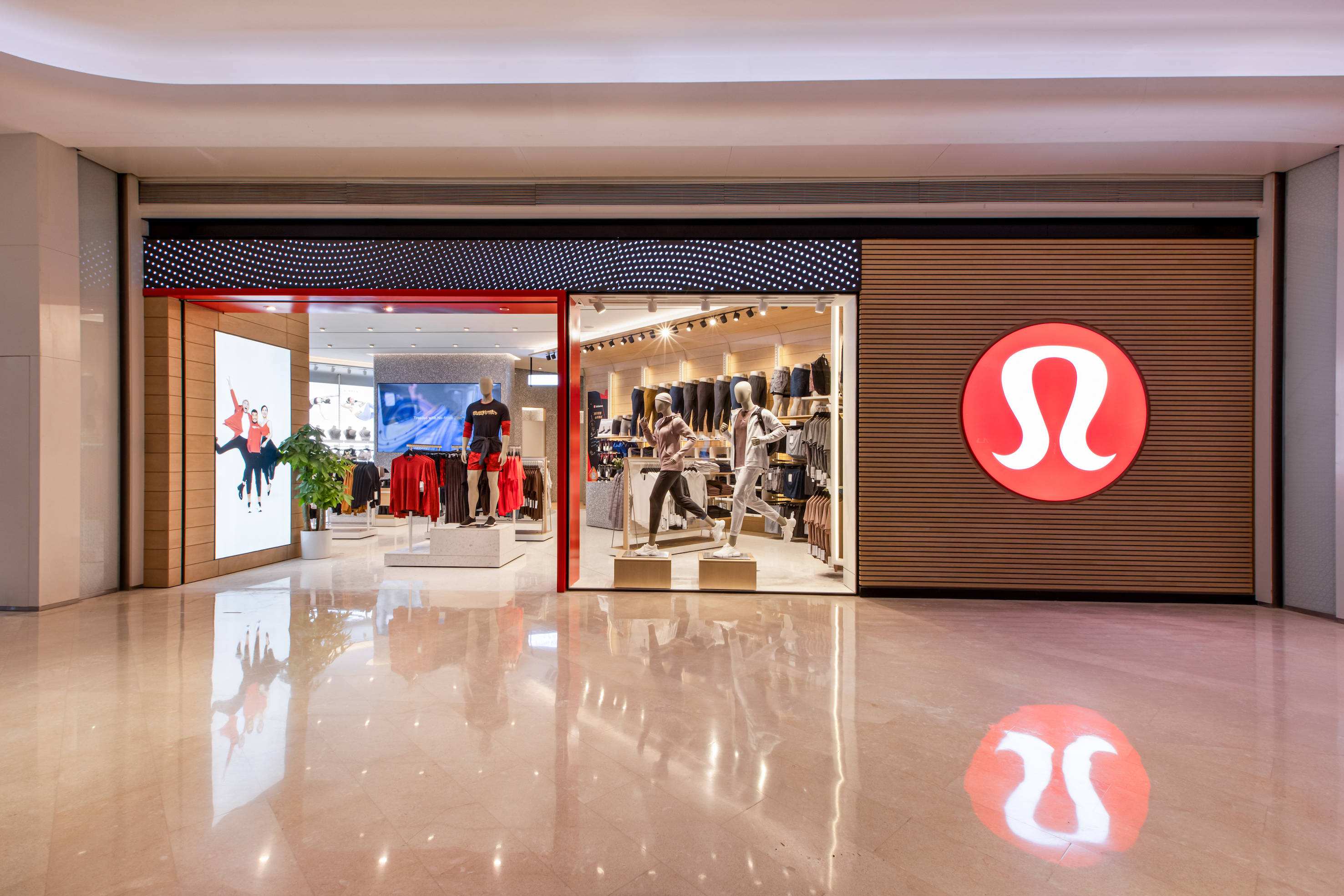 一条瑜伽裤上千，市值超过阿迪，Lululemon是如何成就百亿帝国的