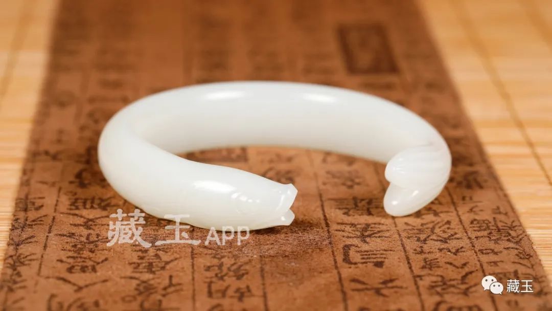 价值10万玉手镯只卖500元,1000块钱的和田玉手镯是不是真货