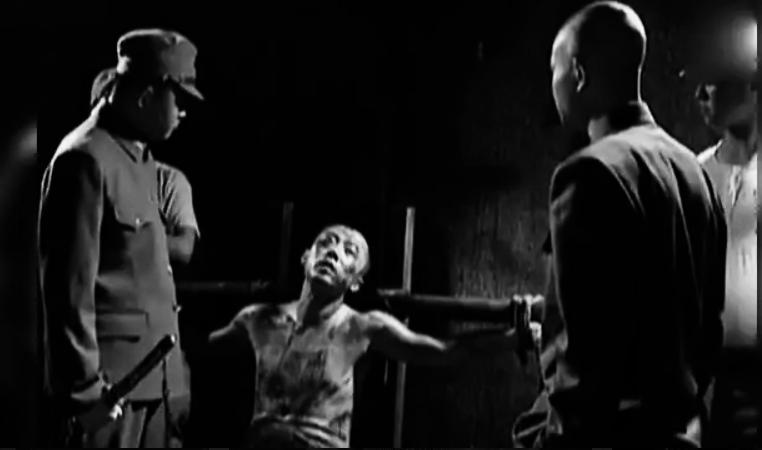 1939年河北一小伙给日军搓澡，乡亲骂他汉奸，后来才知他立了奇功