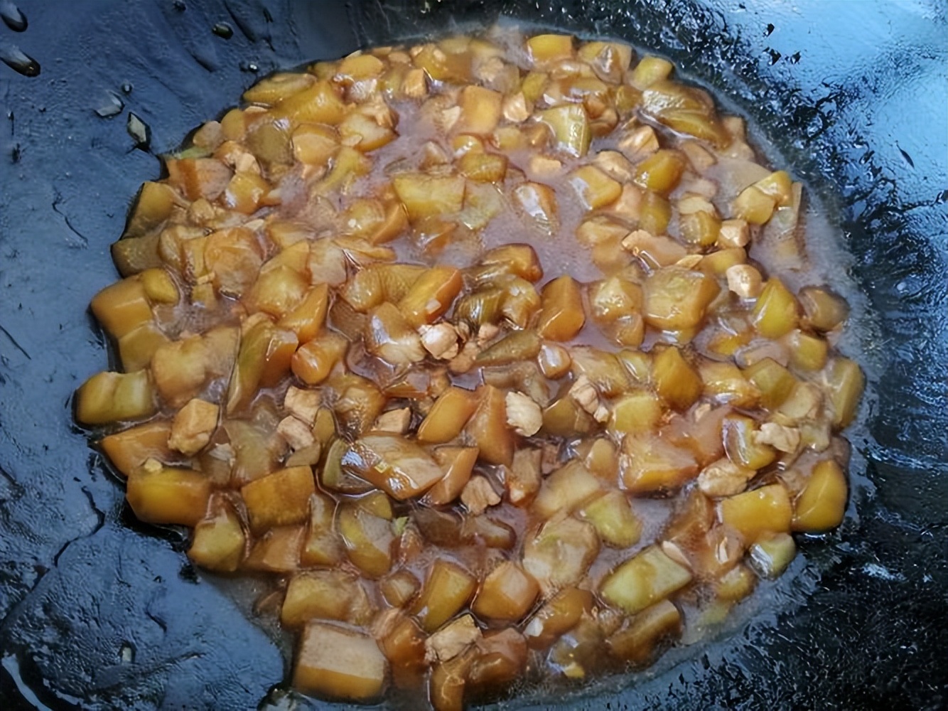 天冷做面条的方法和技巧,冬天面条的神仙吃法酸辣拌面