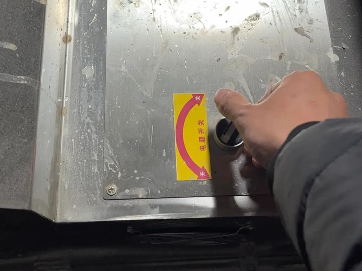 地下车库渗水堵漏怎么做最好,地下车库墙体漏水怎么补救