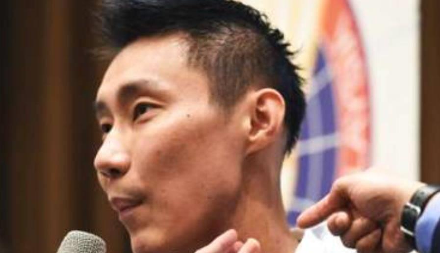 李宗伟最终因鼻癌挥泪宣布退役,李宗伟伤感解说