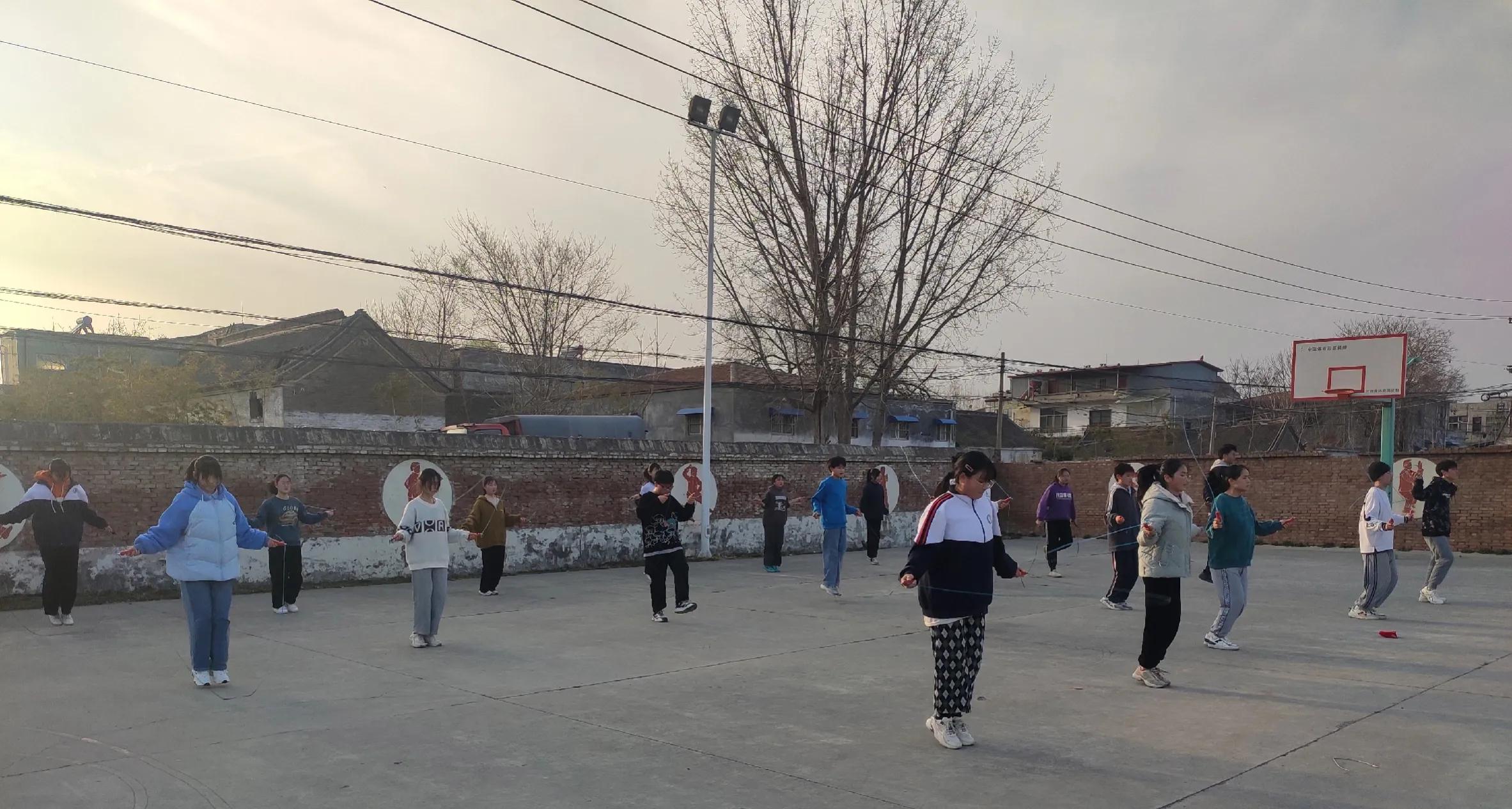 焦作市第二十六中学九一班积极备考中招体育加试