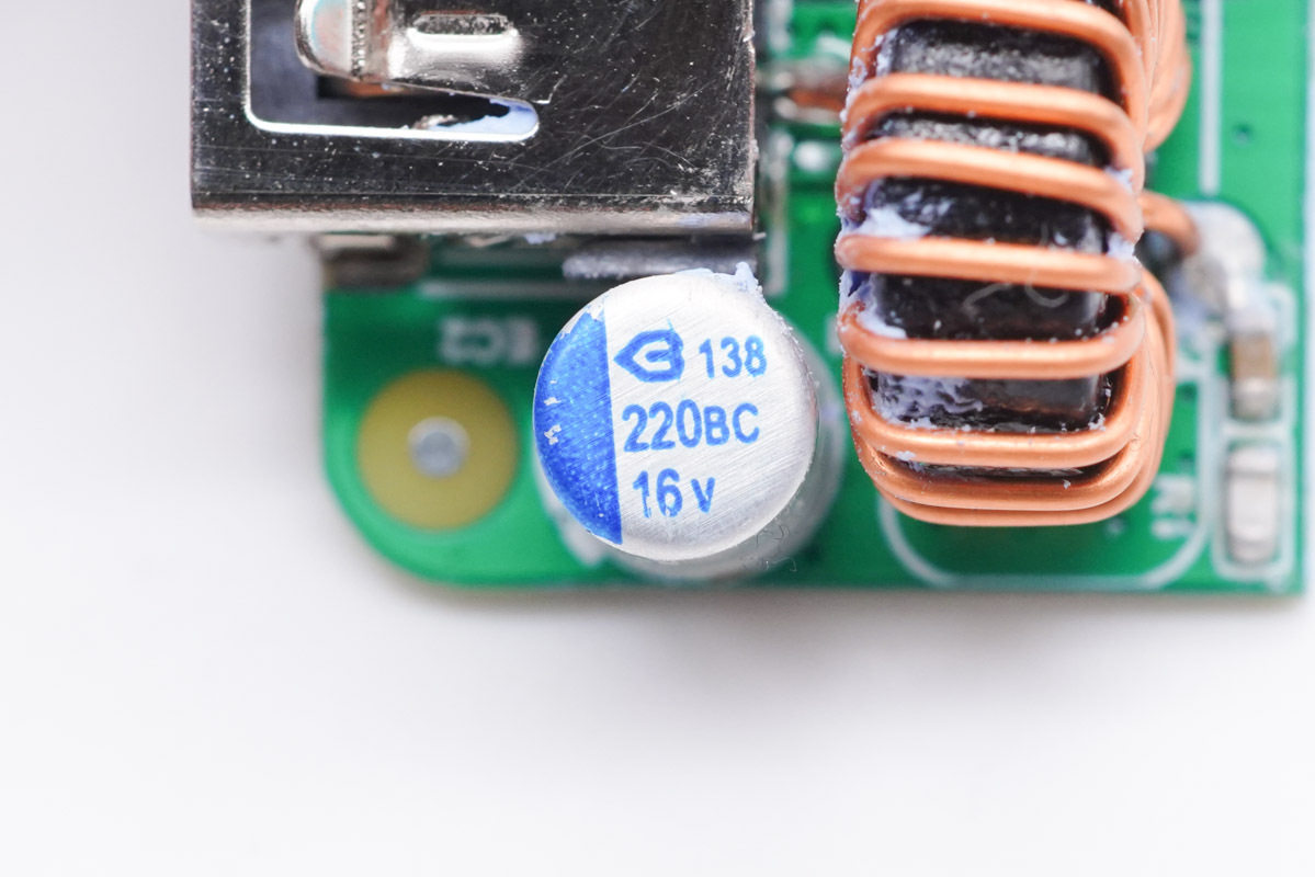 4C1A五个口，总功率达230W，华科生230W桌面充拆解