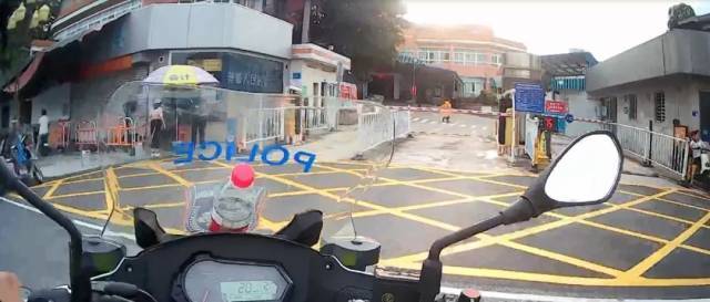 幼童高烧晕厥交警紧急开道护送,儿童生病昏厥交警护送12分钟送医