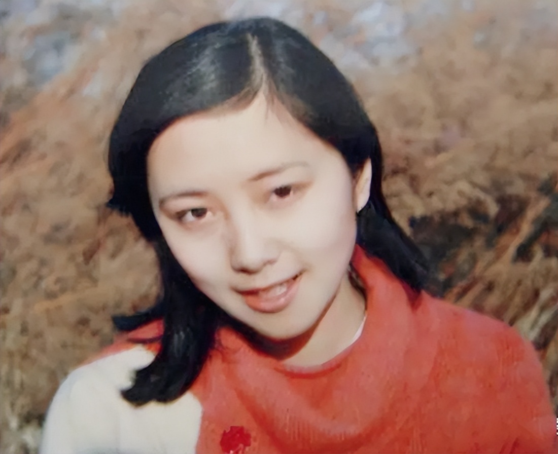 新婚夜妻子独守空房，电话响起，里面传出丈夫和女儿的激情声