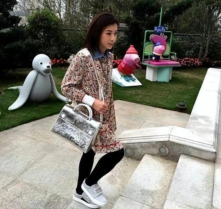 甘比晒刘銮雄66岁所生三胎女儿,甘比刘銮雄生四胎了吗