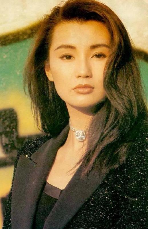 事实证明，独居贫民区、不婚无子的张曼玉，已经走上了另一条大路